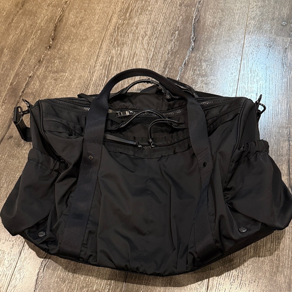 Lululemon Keep On Running duffel